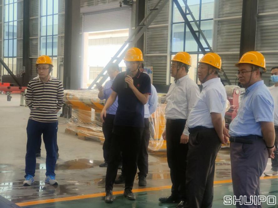 山東省科學(xué)院激光研究所所長(zhǎng)賈中青、山東省機(jī)械設(shè)計(jì)研究院院長(zhǎng)林江海帶領(lǐng)激光、高端裝備領(lǐng)域?qū)<乙恍?人到水泊焊割實(shí)地調(diào)研2 山東省科學(xué)院激光研究所所長(zhǎng)賈中青、山東省機(jī)械設(shè)計(jì)研究院院長(zhǎng)林江海帶領(lǐng)激光、高端裝備領(lǐng)域?qū)<乙恍?人到水泊焊割實(shí)地調(diào)研2